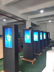 Large Outdoor LCD Screens