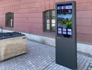 outdoor digital screens