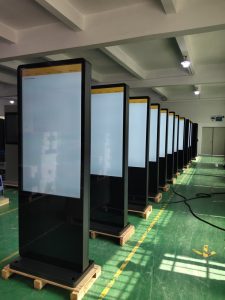 15 air-cooled 55 inch outdoor advertising kiosks for French restaurants