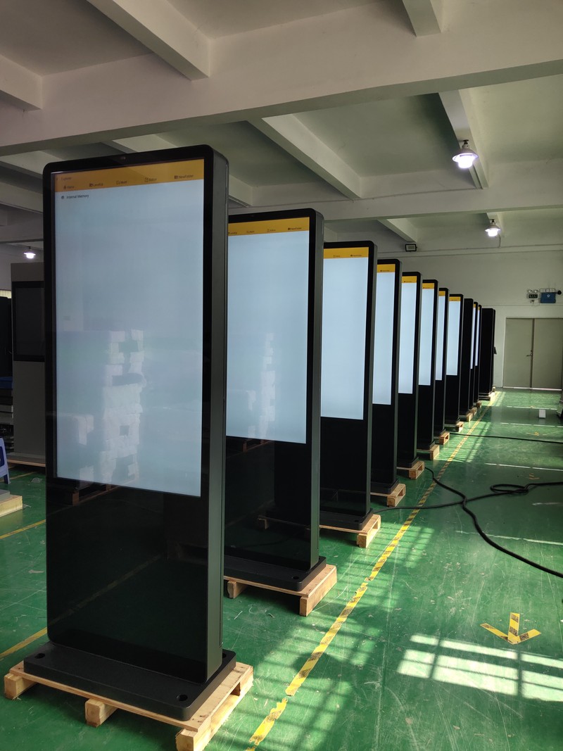 15 air-cooled 55 inch outdoor advertising kiosks for French restaurants