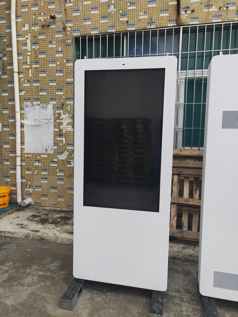 outdoor hotel digital signage - image 4