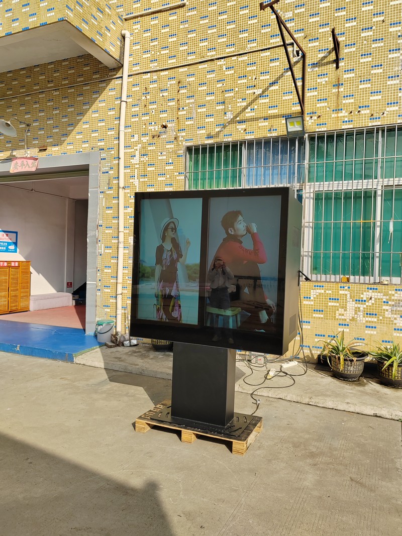 Internal layout of a dual-screen outdoor LCD cabinet
