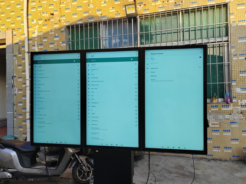 outdoor metro digital signage - image 4