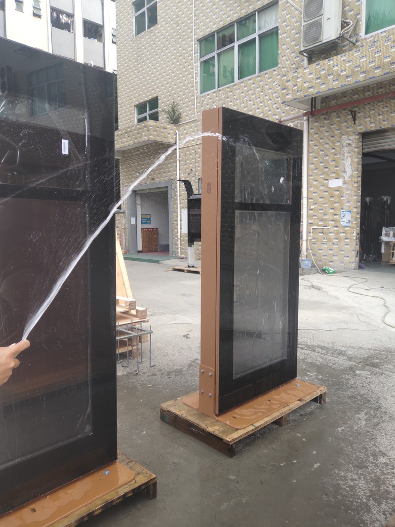 bus stop digital signage - image 7