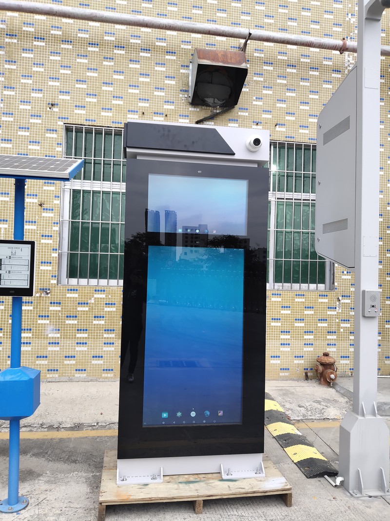 bus stop digital signage - image 8