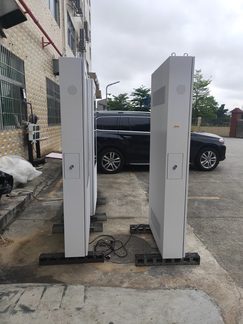 outdoor hotel digital signage - image 6