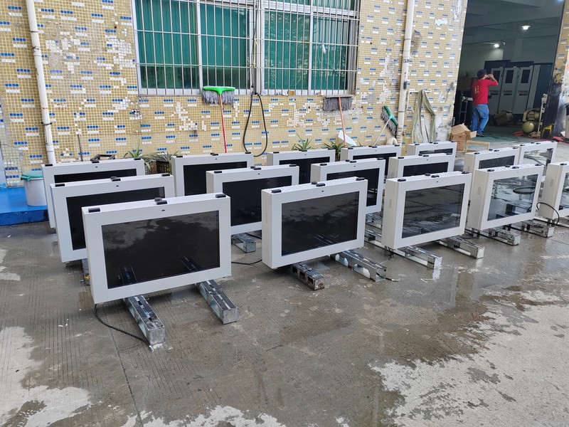 32-inch wall mounted displays prepared for packing inspection
