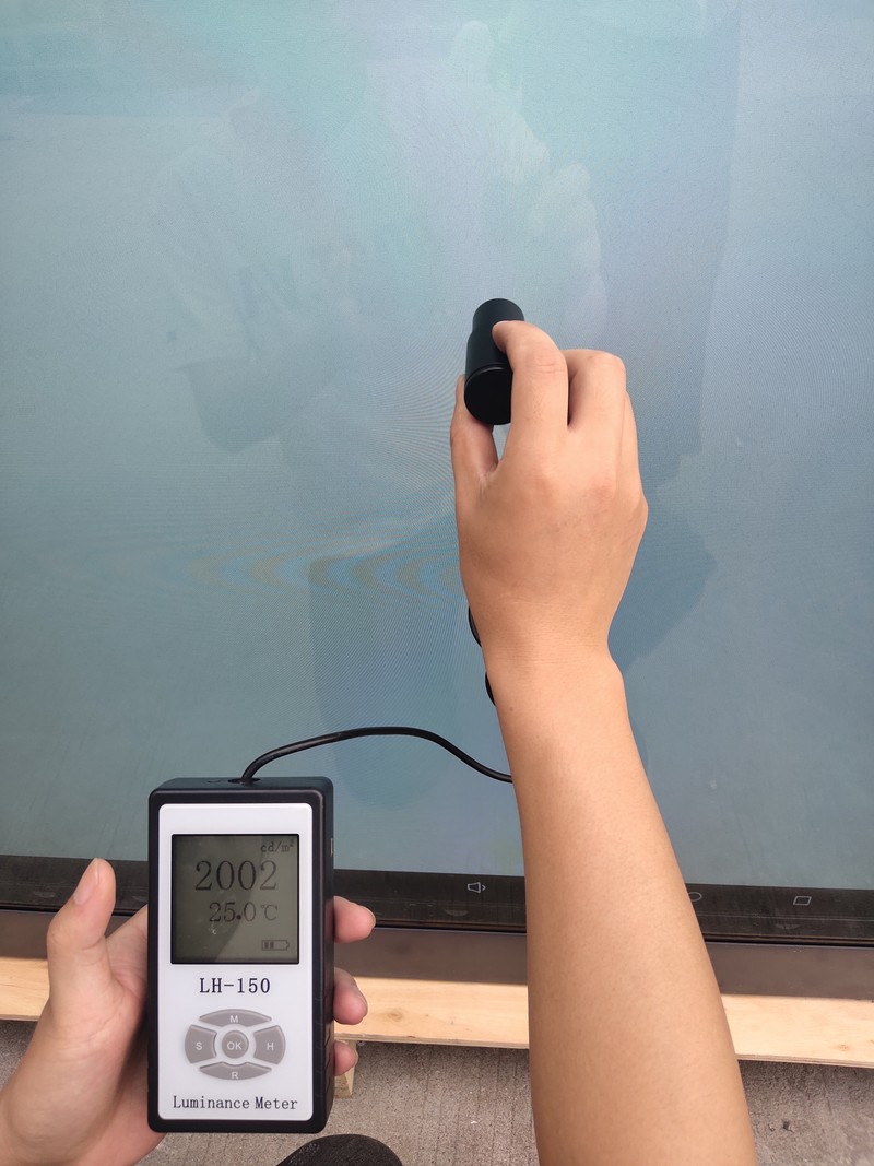 How to Choose Mobile Outdoor Digital Signage: Rainproof, High-Brightness, and Battery-Powered for Storefronts and Events - Figure 2