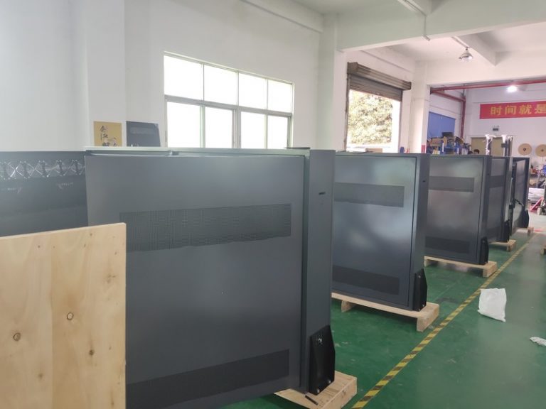 How to Choose Outdoor LCD Digital Signage Without Pitfalls: Look Beyond Raw Brightness and Sticker Price - Figure 1