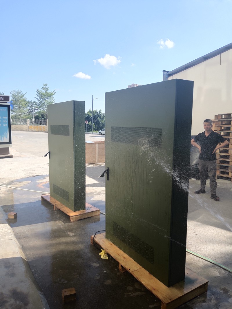 How to Prevent Moisture in Outdoor LCD Digital Signage During Rainy Weather: Direct Water Is Manageable, but Ambient Humidity Demands Vigilance - Figure 3