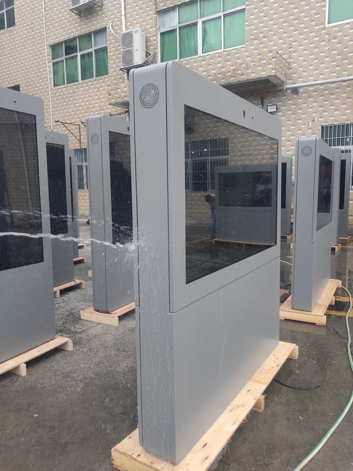 Outdoor LCD Digital Signage: A Pragmatic Choice for Outdoor Information Dissemination - Figure 4