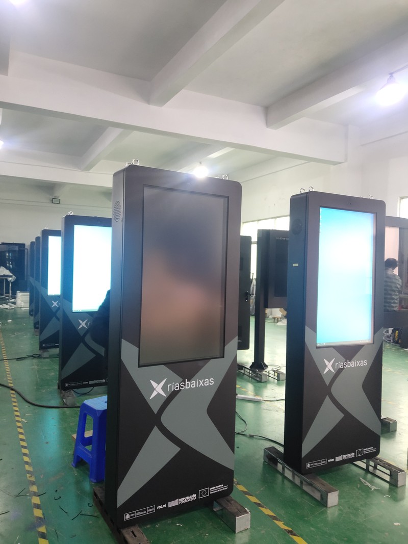 What Are the Advantages of Waterproof Outdoor Digital Signage? Key Reasons It Operates Reliably in the Rain - Figure 2