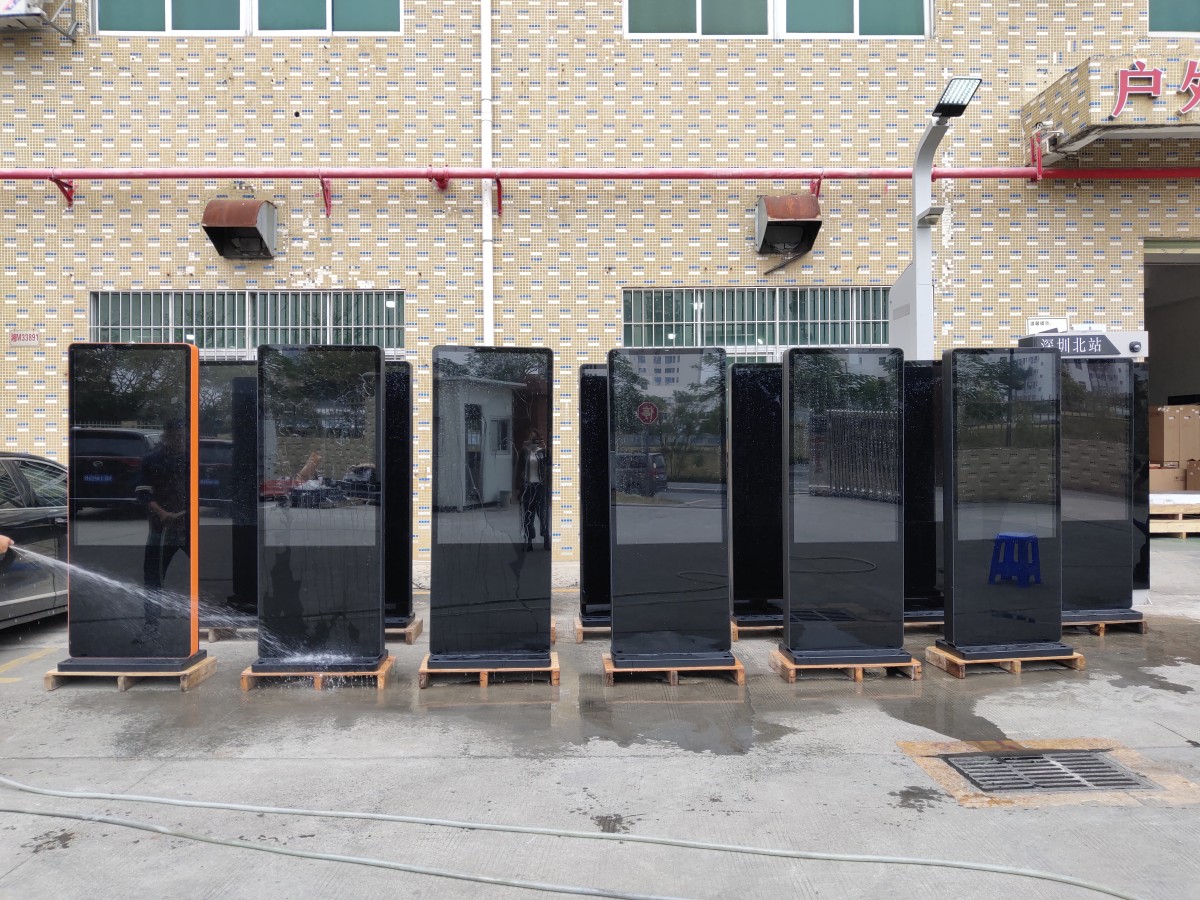 Where Should Outdoor LCD Digital Signage Be Placed? Practical Applications and Configuration Guidelines for Six Common Scenarios - Figure 2